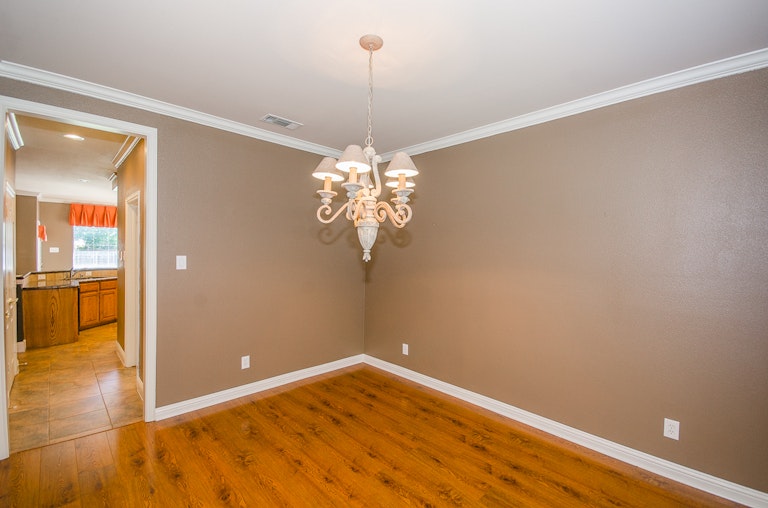 Photo 17 of 38 - 1320 Rusticwood Dr, Desoto, TX 75115