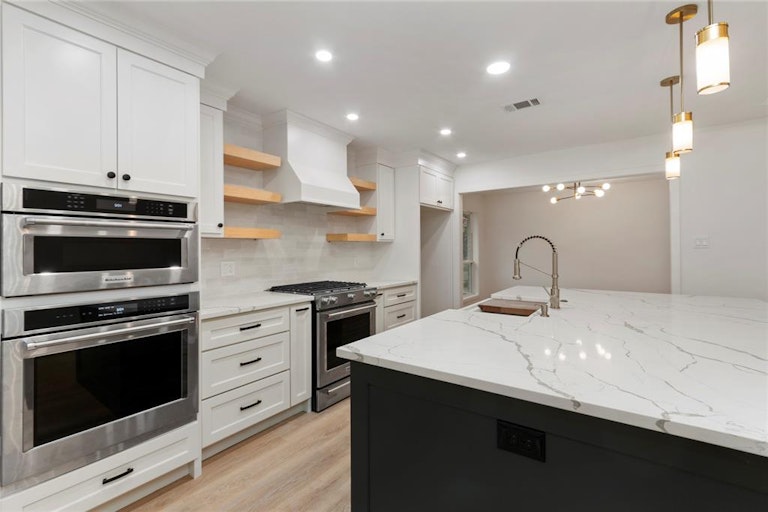 Photo 18 of 48 - 1924 Foxtail Pl, Spring, TX 77380