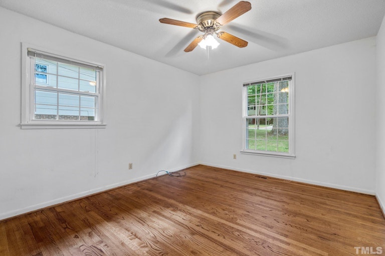 Photo 18 of 38 - 408 Chadwick Dr, Raleigh, NC 27609