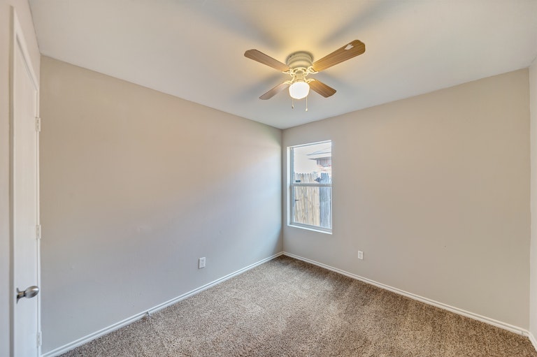 Photo 18 of 23 - 1143 Galicia Ln, Dallas, TX 75217