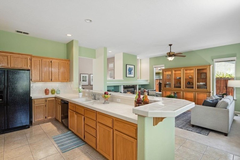 Photo 11 of 47 - 3970 Coldwater Dr, Rocklin, CA 95765