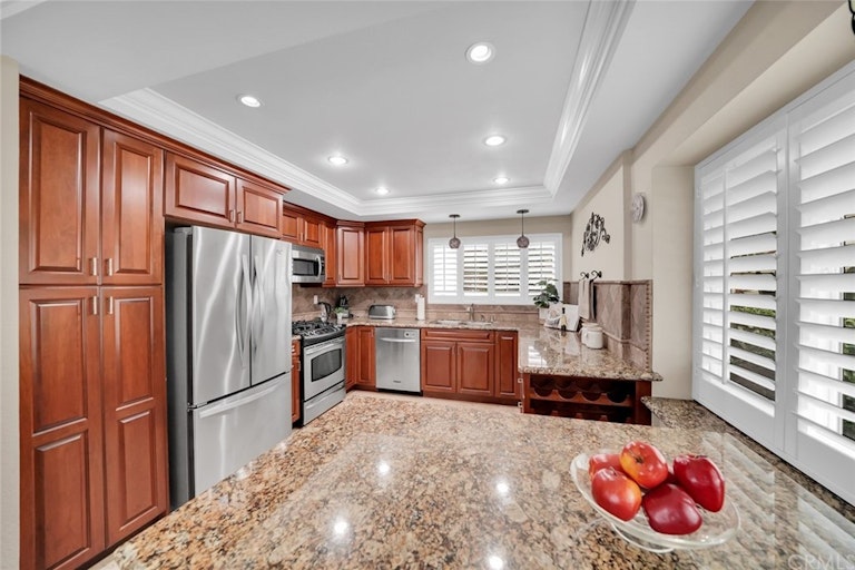 Photo 3 of 38 - 7876 Moonmist Cir, Huntington Beach, CA 92648