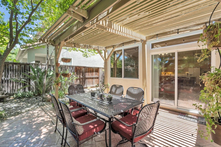 Photo 25 of 35 - 350 Westlake Dr, West Sacramento, CA 95605