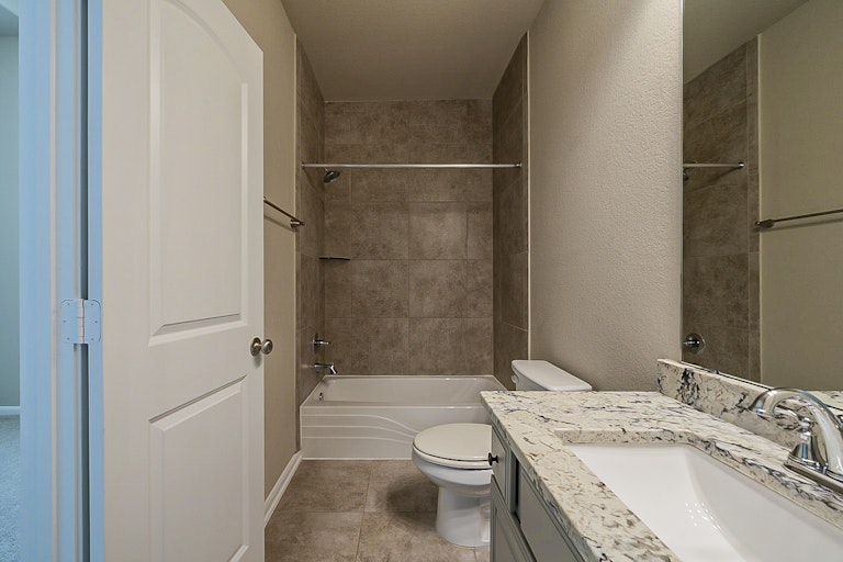 Photo 25 of 32 - 12426 Alora Bluff Trl, Humble, TX 77346
