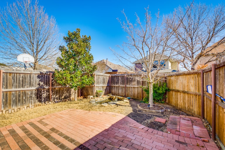 Photo 21 of 23 - 1707 Creekbend Dr, Lewisville, TX 75067