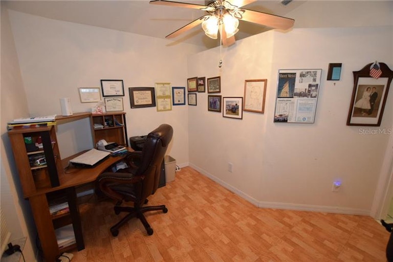 Photo 17 of 25 - 13908 Budworth Cir, Orlando, FL 32832