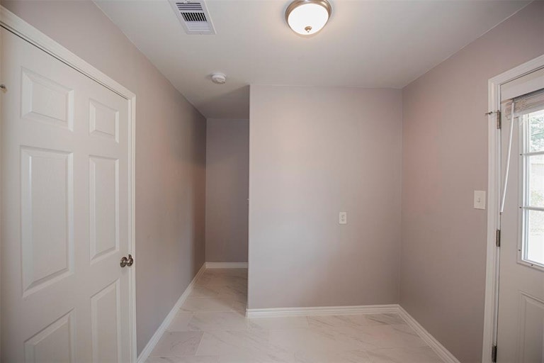 Photo 28 of 36 - 4910 Nina Lee Ln, Houston, TX 77092