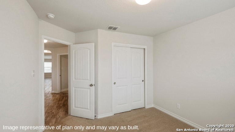 Photo 7 of 60 - 6831 Kingsley Edge, San Antonio, TX 78252