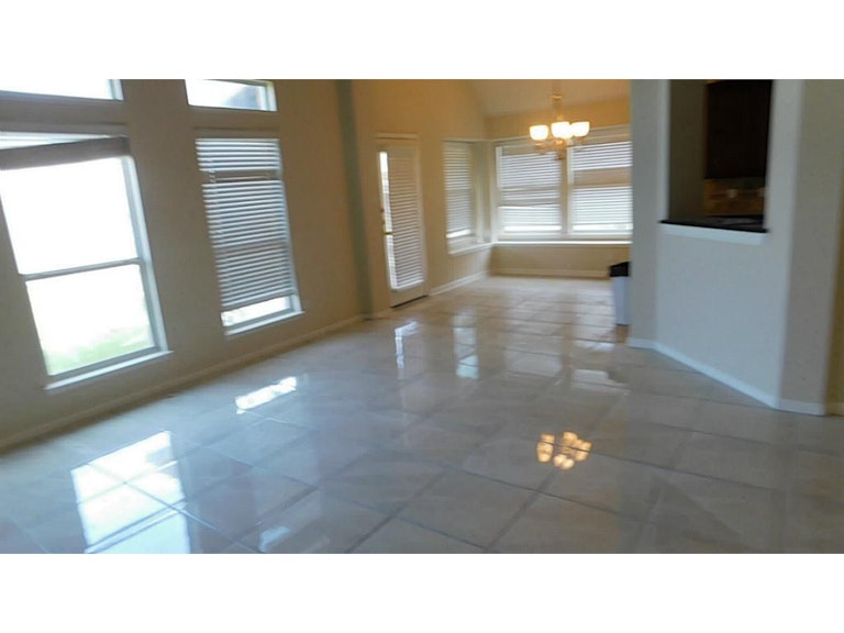 Photo 2 of 25 - 7518 Chathan Glen Ln, Richmond, TX 77407