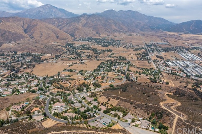 Photo 12 of 48 - 34722 Simi Dr, Yucaipa, CA 92399