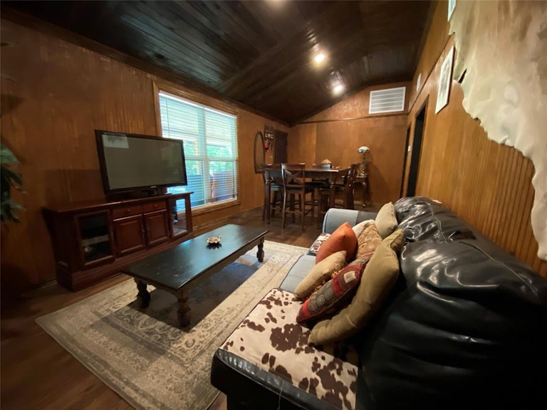 Photo 2 of 19 - 548 Elston Dr, Dallas, TX 75232