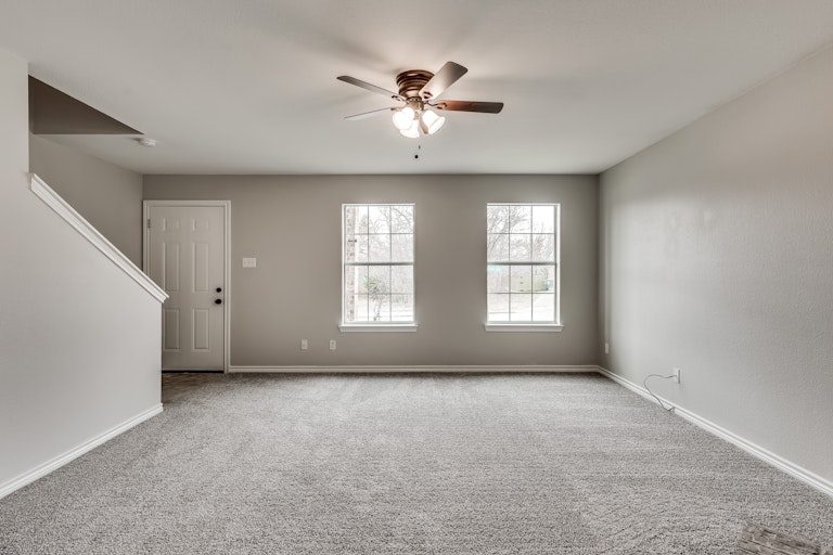Photo 9 of 24 - 2909 Victorian Forest Dr, Dallas, TX 75227