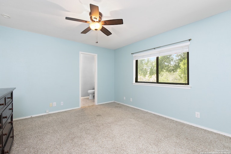 Photo 18 of 24 - 5959 Woodridge Cv, San Antonio, TX 78249