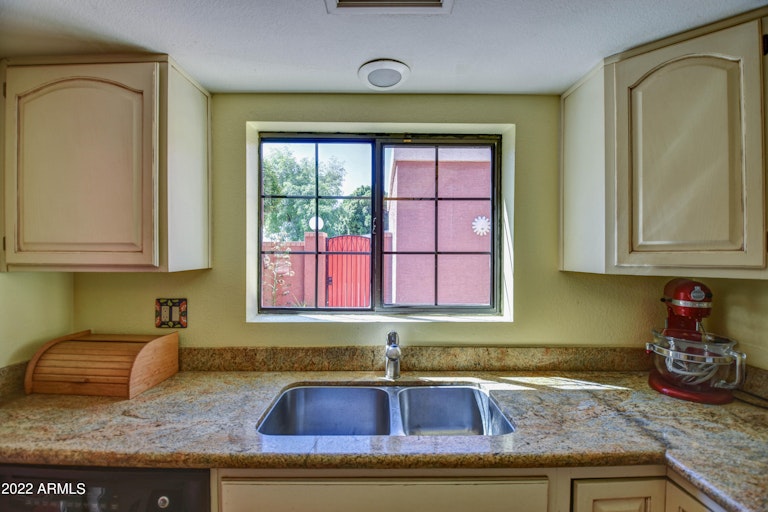 Photo 9 of 27 - 517 W Knox Rd, Chandler, AZ 85225