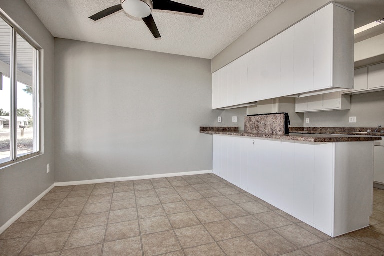 Photo 11 of 19 - 6977 W San Miguel Ave, Glendale, AZ 85303
