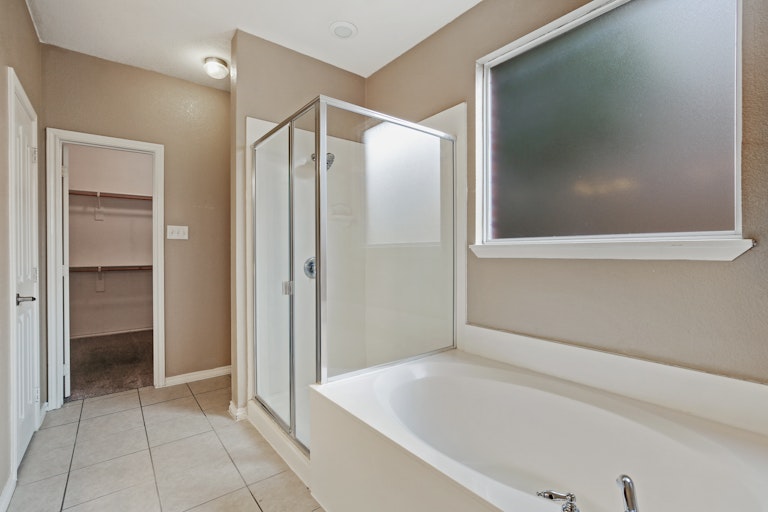 Photo 10 of 26 - 3537 Pendery Ln, Fort Worth, TX 76244
