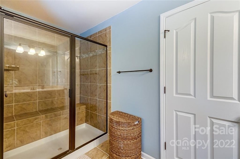 Photo 32 of 42 - 1212 Kingsford Ct, Matthews, NC 28104