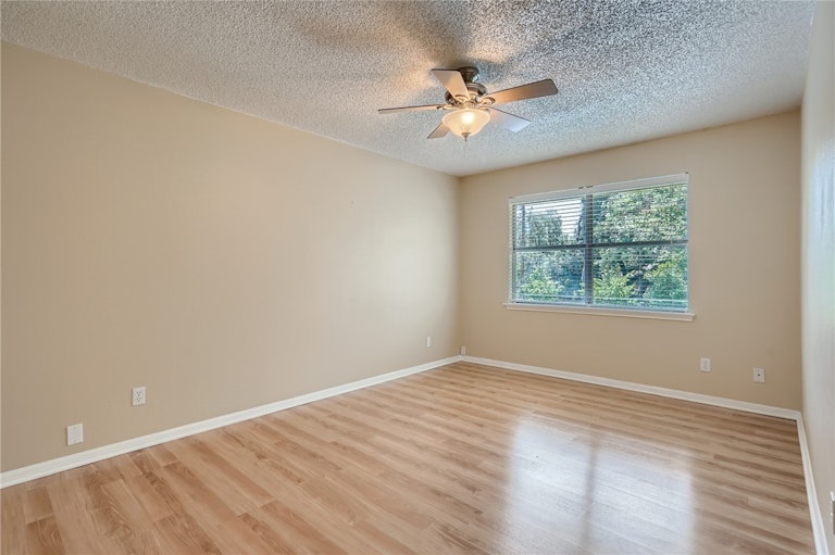 Photo 19 of 28 - 9903 Marseilles Dr, Austin, TX 78750