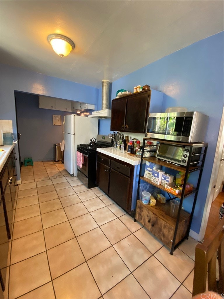 Photo 3 of 29 - 5716 S Normandie Ave, Los Angeles, CA 90037