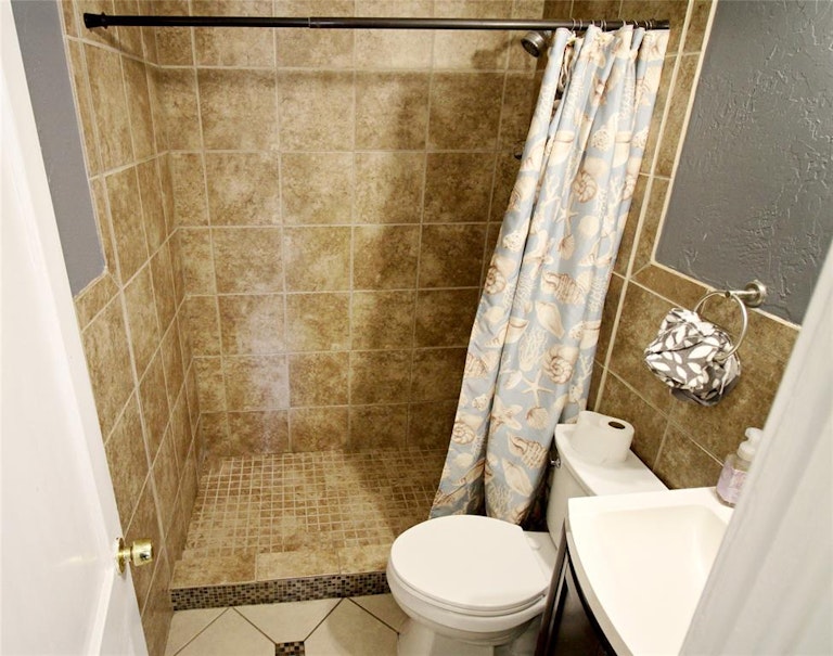 Photo 12 of 39 - 6539 Greenspan Ave, Dallas, TX 75232