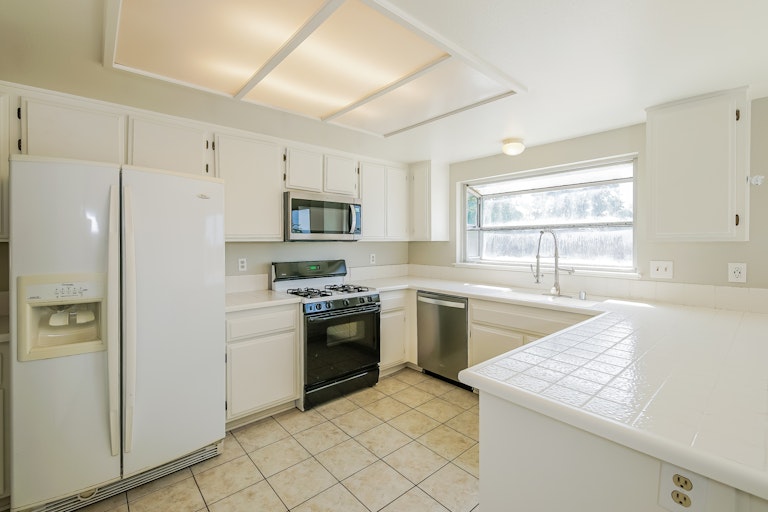 Photo 13 of 27 - 24785 Metric Dr, Moreno Valley, CA 92557