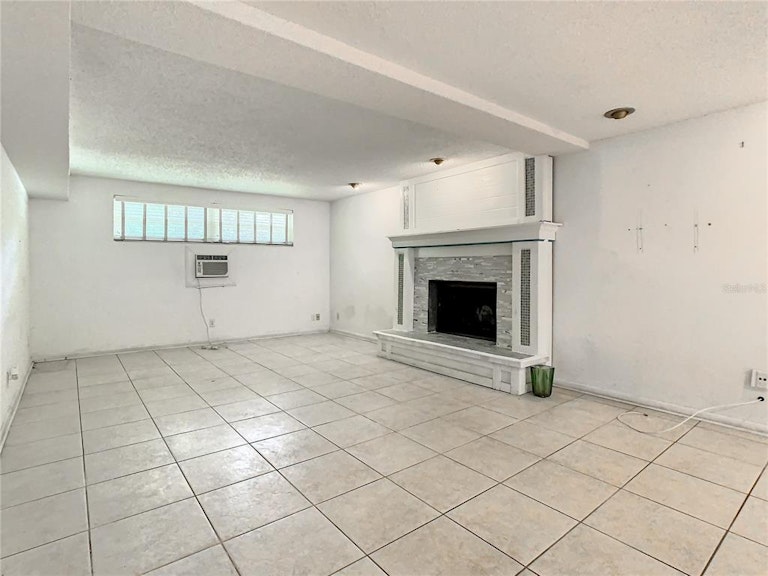 Photo 16 of 47 - 5220 Kings Ct, Orlando, FL 32810