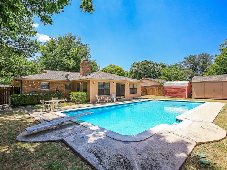 Photo 4 of 20 - 2228 Yorkshire St, Denton, TX 76209
