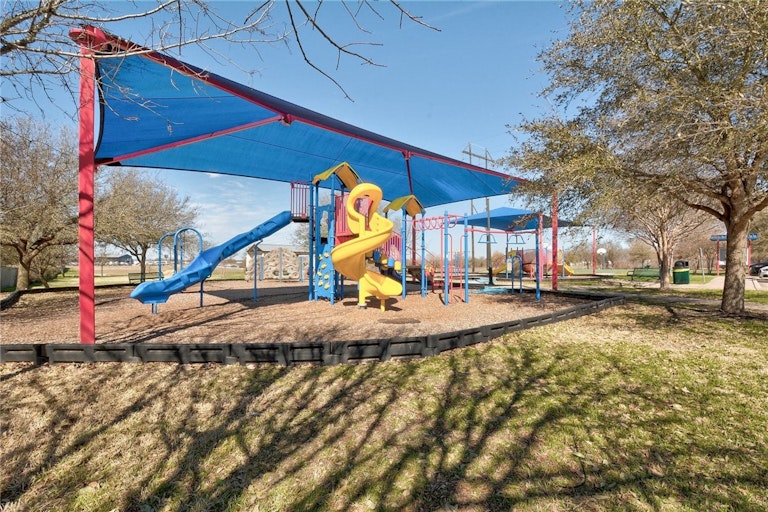 Photo 35 of 40 - 495 Sandstone Trl, Buda, TX 78610