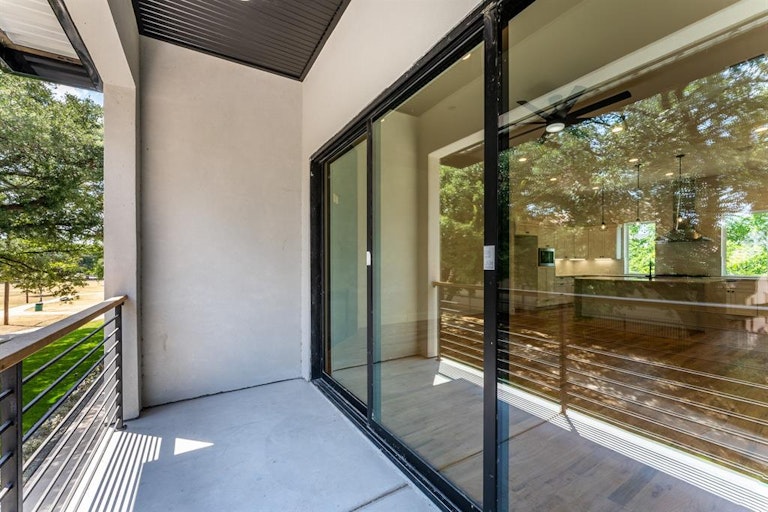 Photo 37 of 40 - 352 Foch St, Fort Worth, TX 76107