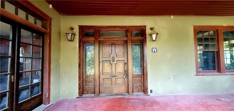 Photo 3 of 17 - 1201 Travis Heights Blvd, Austin, TX 78704