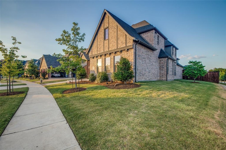 Photo 2 of 40 - 14996 Devonshire Ln, Frisco, TX 75035