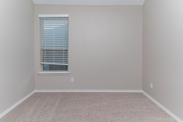 Photo 18 of 25 - 8945 Jewel Flower Dr, Fort Worth, TX 76131