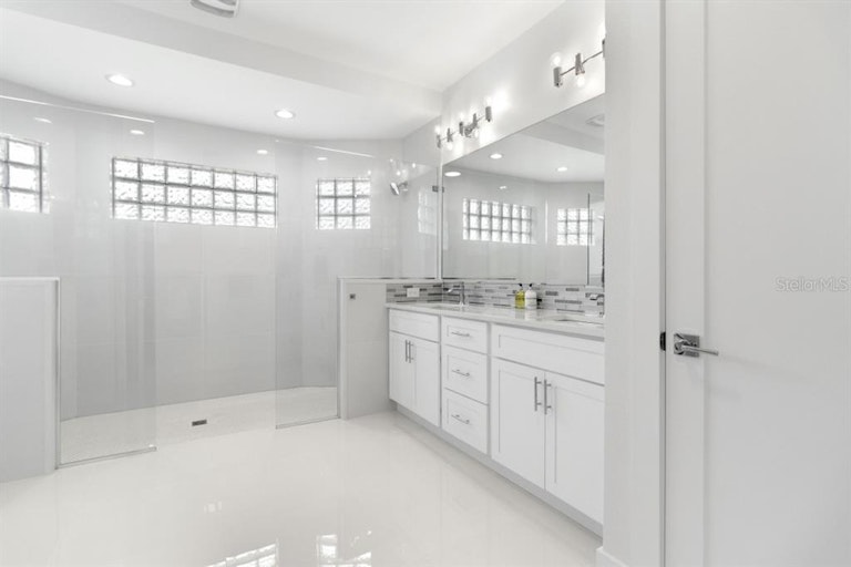 Photo 14 of 25 - 5154 Sunnyvale Rd, North Port, FL 34288
