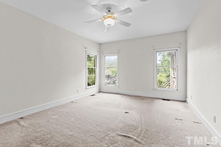 Photo 17 of 35 - 5516 Brushy Meadows Dr, Fuquay Varina, NC 27526