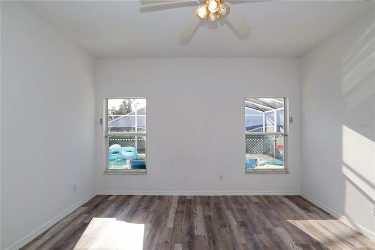 Photo 15 of 28 - 228 Castlemain Cir, Davenport, FL 33897