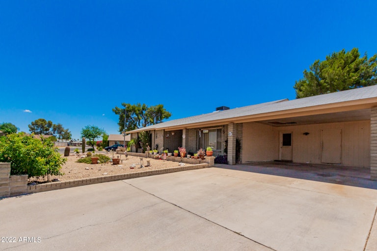 Photo 1 of 21 - 2101 W Topeka Dr, Phoenix, AZ 85027