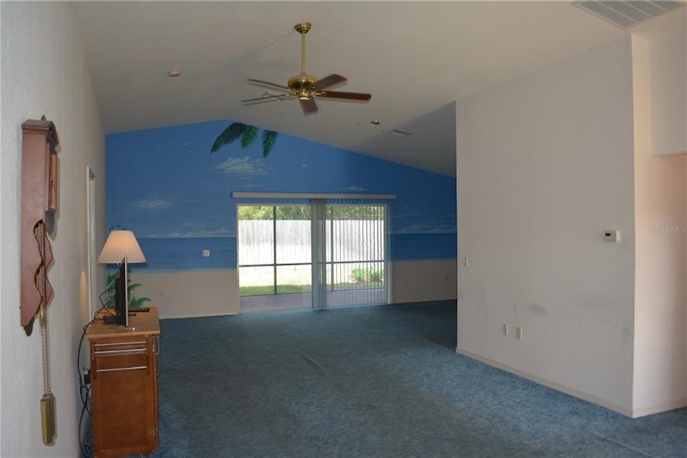 Photo 6 of 28 - 352 Lake Suzanne Dr, Lake Wales, FL 33859