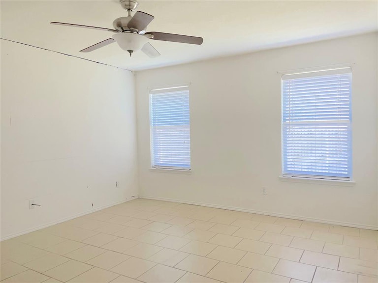 Photo 17 of 18 - 751 Rachel St, Grand Prairie, TX 75052