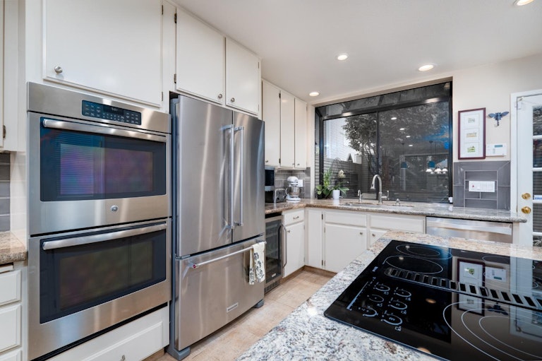 Photo 13 of 40 - 317 Wyndgate Rd, Sacramento, CA 95864