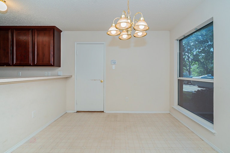 Photo 11 of 22 - 3521 Louise Ln, Balch Springs, TX 75180