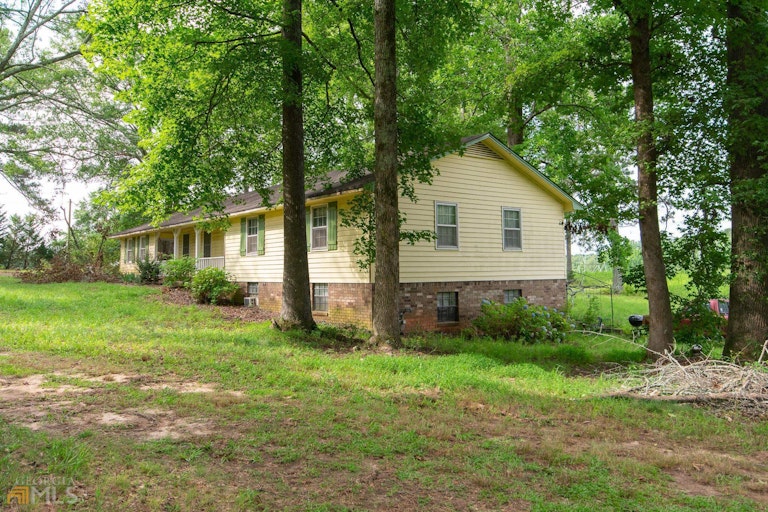 Photo 26 of 37 - 173 Kite Lake Rd, Fayetteville, GA 30214