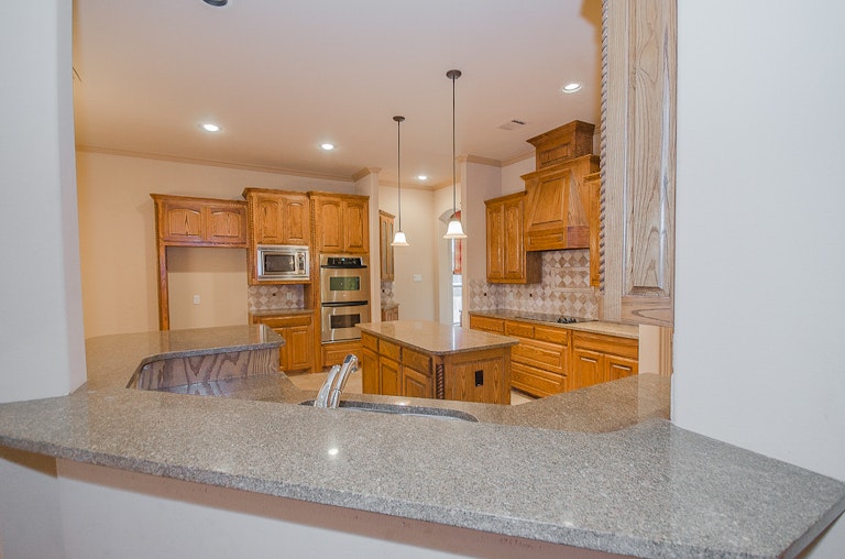 Photo 7 of 47 - 3006 Queen Ann Ct, Arlington, TX 76001