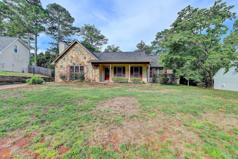Photo 2 of 47 - 658 Shiloh Ct, Lawrenceville, GA 30044