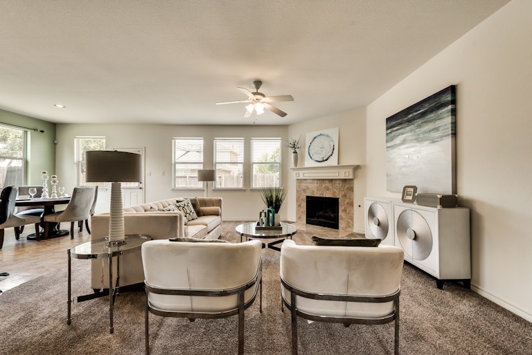 Photo 5 of 37 - 229 Willowlake Dr, Little Elm, TX 75068