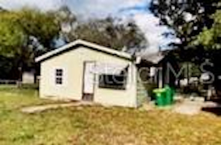 Photo 3 of 17 - 704 Lime Ave, Dundee, FL 33838