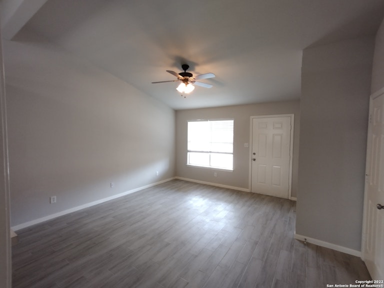 Photo 9 of 21 - 407 S Gevers St, San Antonio, TX 78203