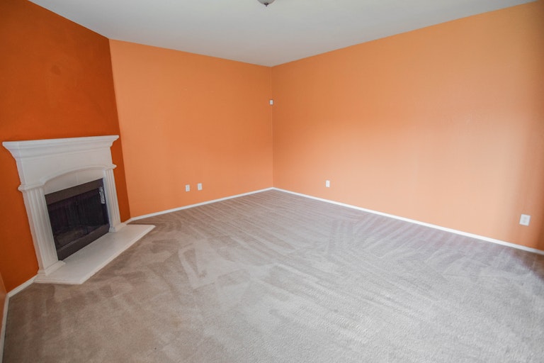 Photo 17 of 37 - 1701 Grassy View Dr, Fort Worth, TX 76131