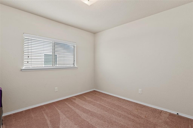 Photo 21 of 30 - 5408 Wharfside Pl, Denton, TX 76208