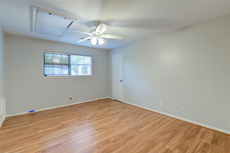 Photo 16 of 26 - 931 Daria Dr, Houston, TX 77079