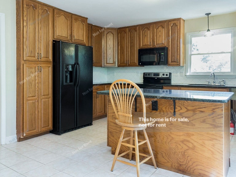 Photo 6 of 30 - 4801 Metcalf Dr, Raleigh, NC 27612